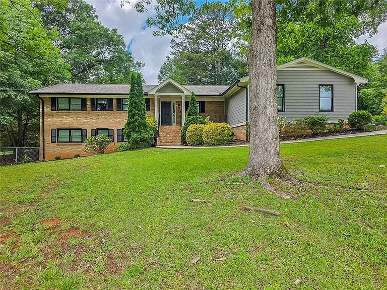 771 Mockingbird Ln — Photo 3
