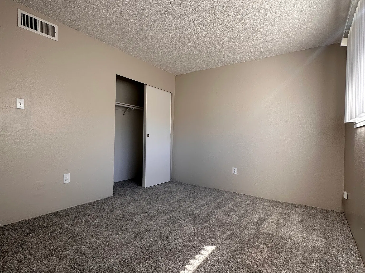 1 bed, 700 sqft, $1,550 — Photo 2