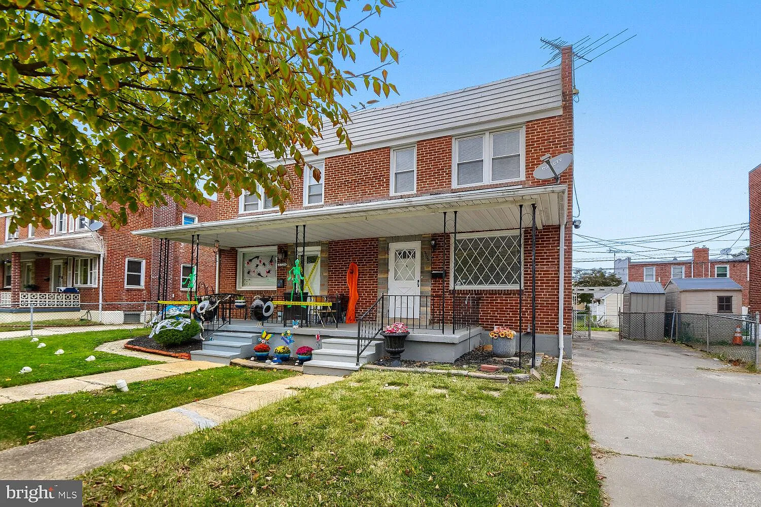 3 bed, 1.5 bath, 1728 sqft, $1,899 — Photo 2