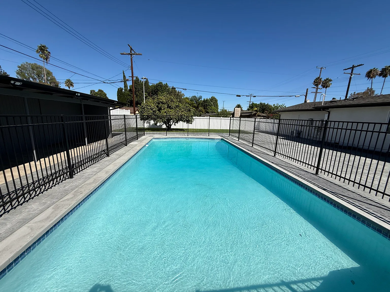 4 bed, $4,500 — Photo 1