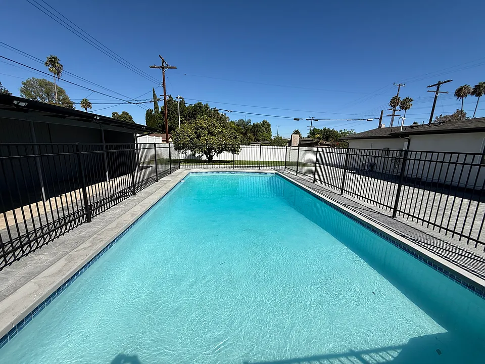 16801 San Fernando Mission Blvd #16801