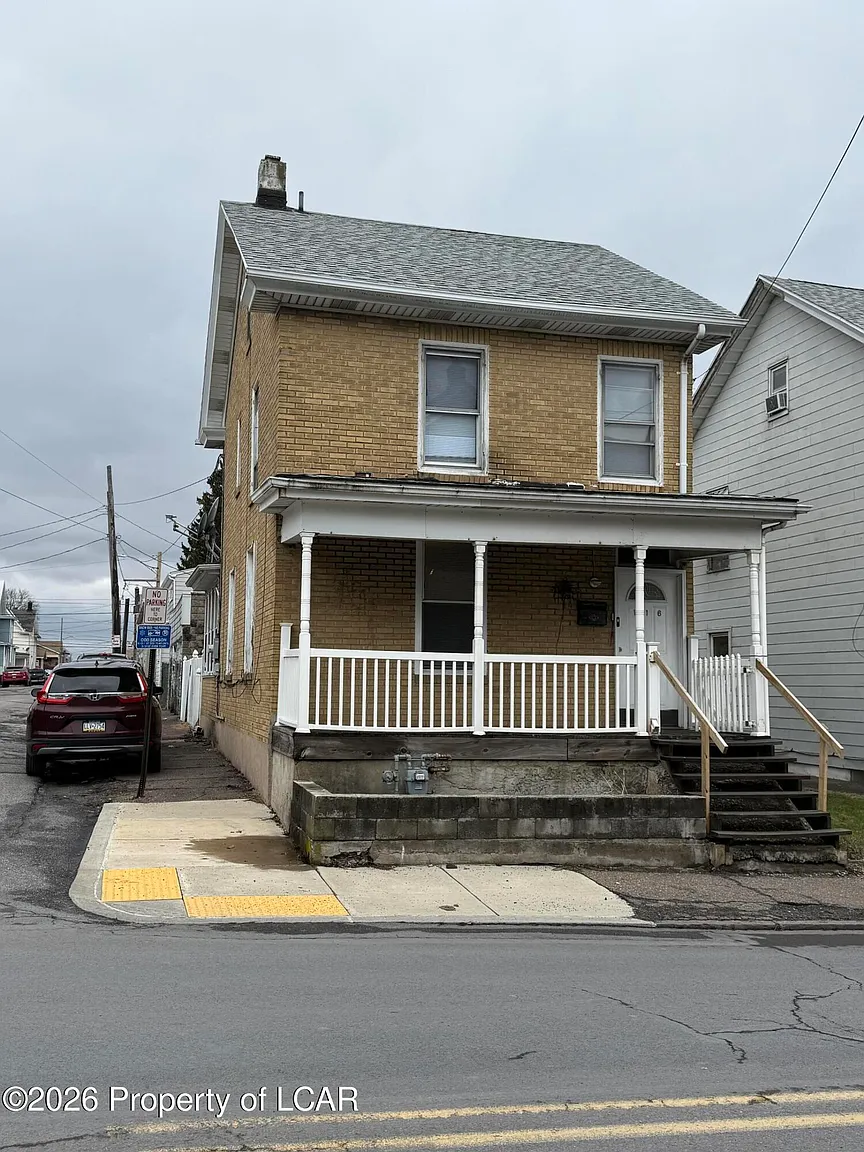 116 S Poplar St photo 1