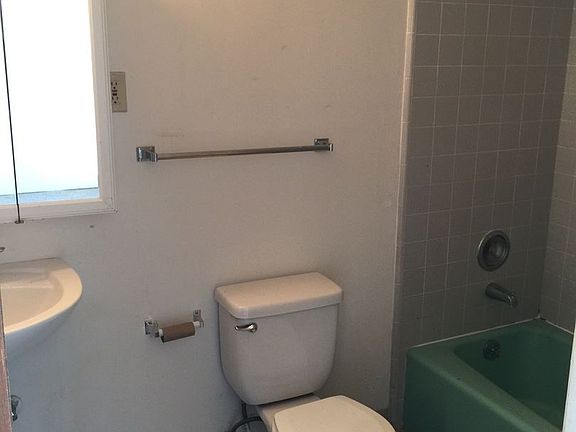 3rd image of 3119 Howard Ave APT B