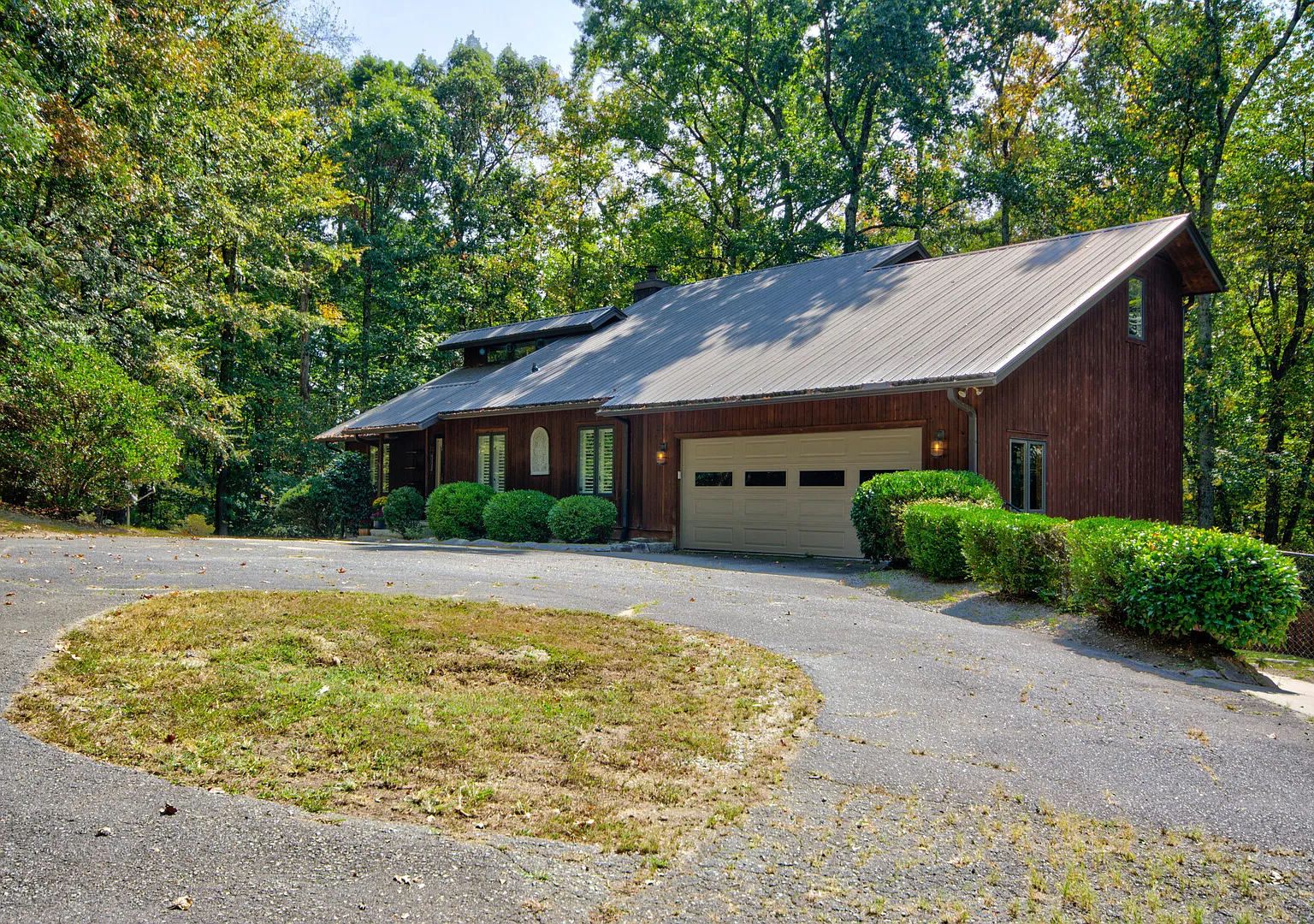 High Point Hideaway — Photo 3