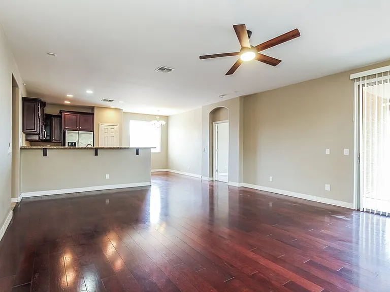 2534 W Beverly Rd — Photo 4