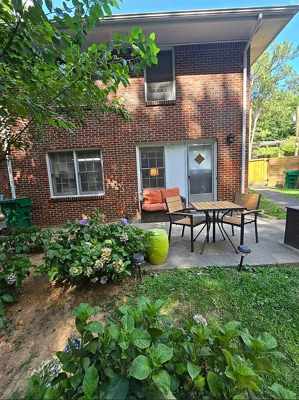 1 bed, 1.0 bath, 1387 sqft, $1,800 — Photo 1