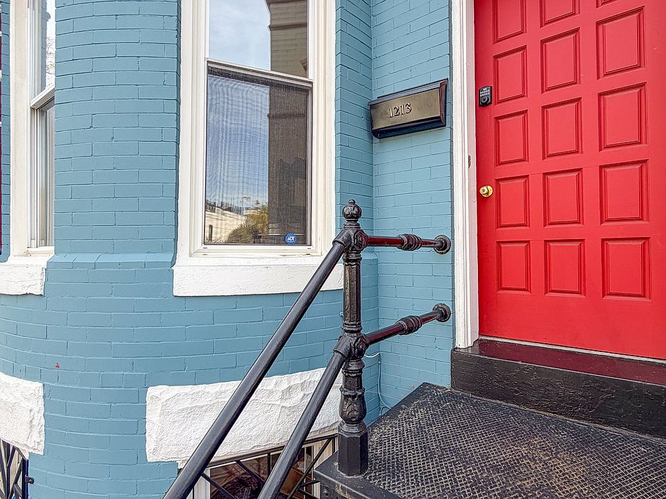 1st image of 1213 Linden Pl NE