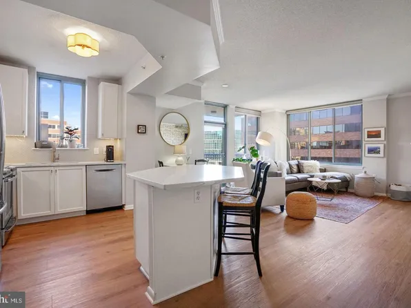 851 N Glebe Rd APT 511, Arlington, VA 22203