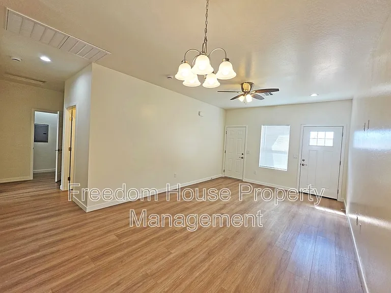 1701 Sycamore Ave #A — Photo 8