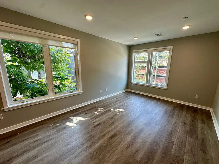 1636-54 W Flora Street — Photo 9