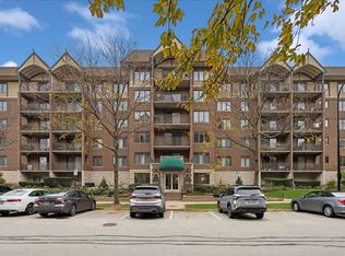 10 S Wille St APT 301, Mount Prospect, IL 60056