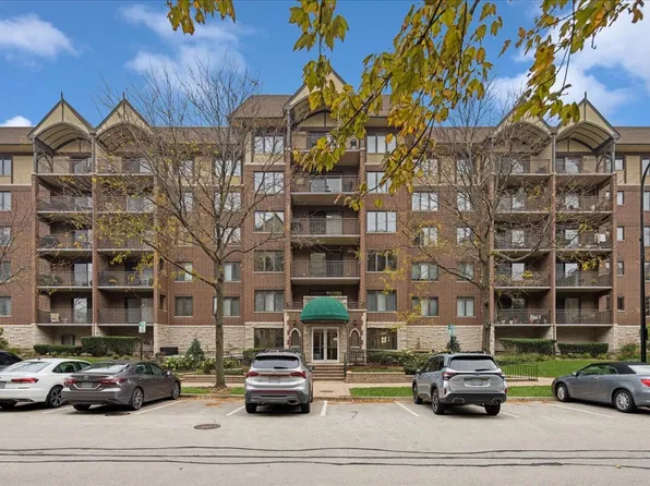 10 S Wille St APT 301, Mount Prospect, IL 60056