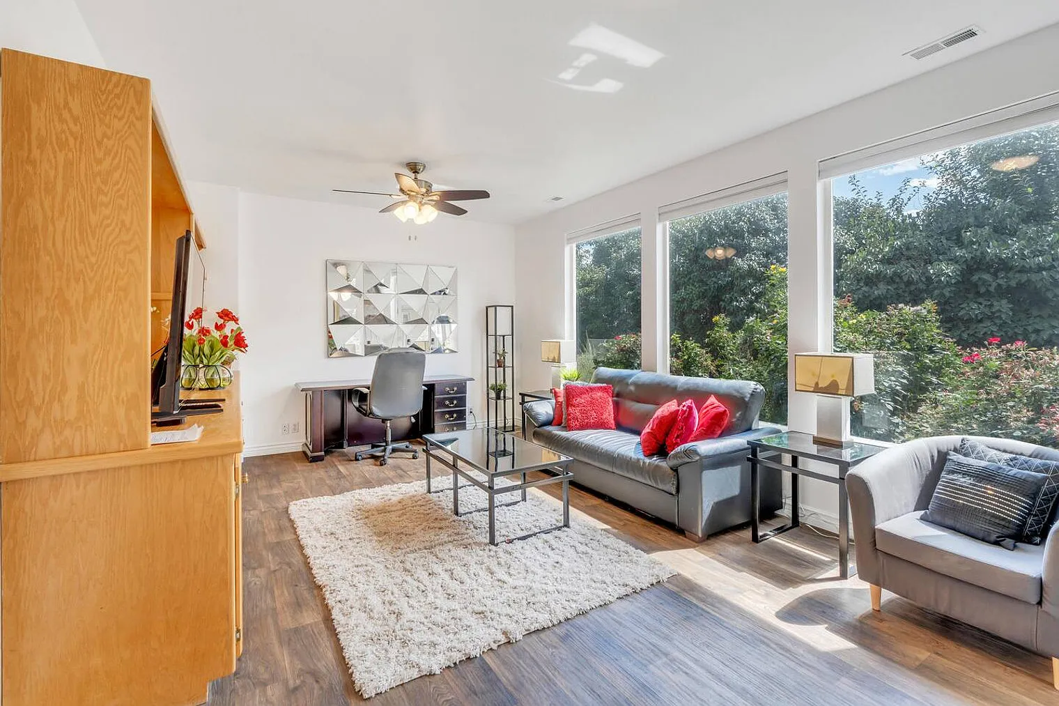 2 bed, 1.0 bath, 1097 sqft, $3,142 — Photo 1