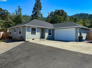 3087 W Woodside Ave, Roseburg, OR 97471