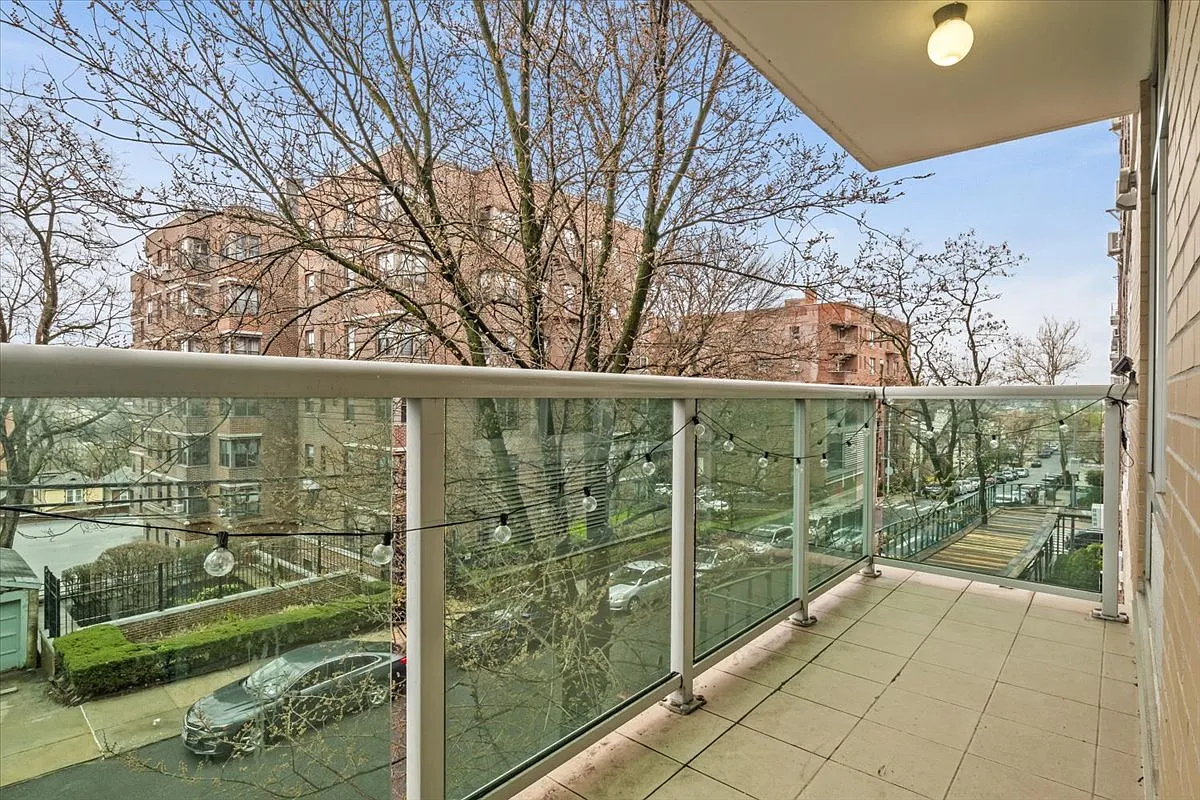 3511 Cambridge Avenue — Photo 4