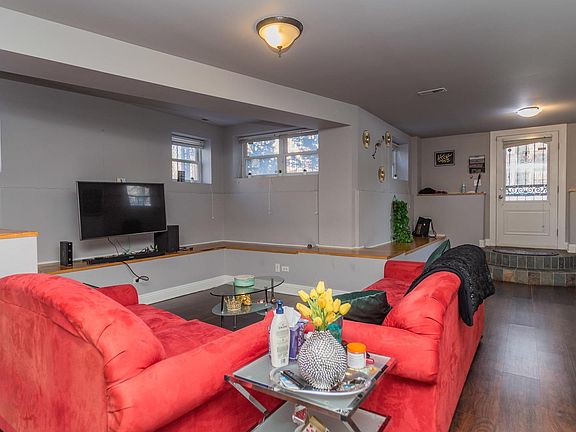2nd image of 4642 N Malden St Unit 4-G