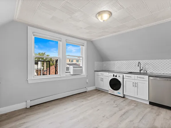 104 Oak Street image 10 of 17