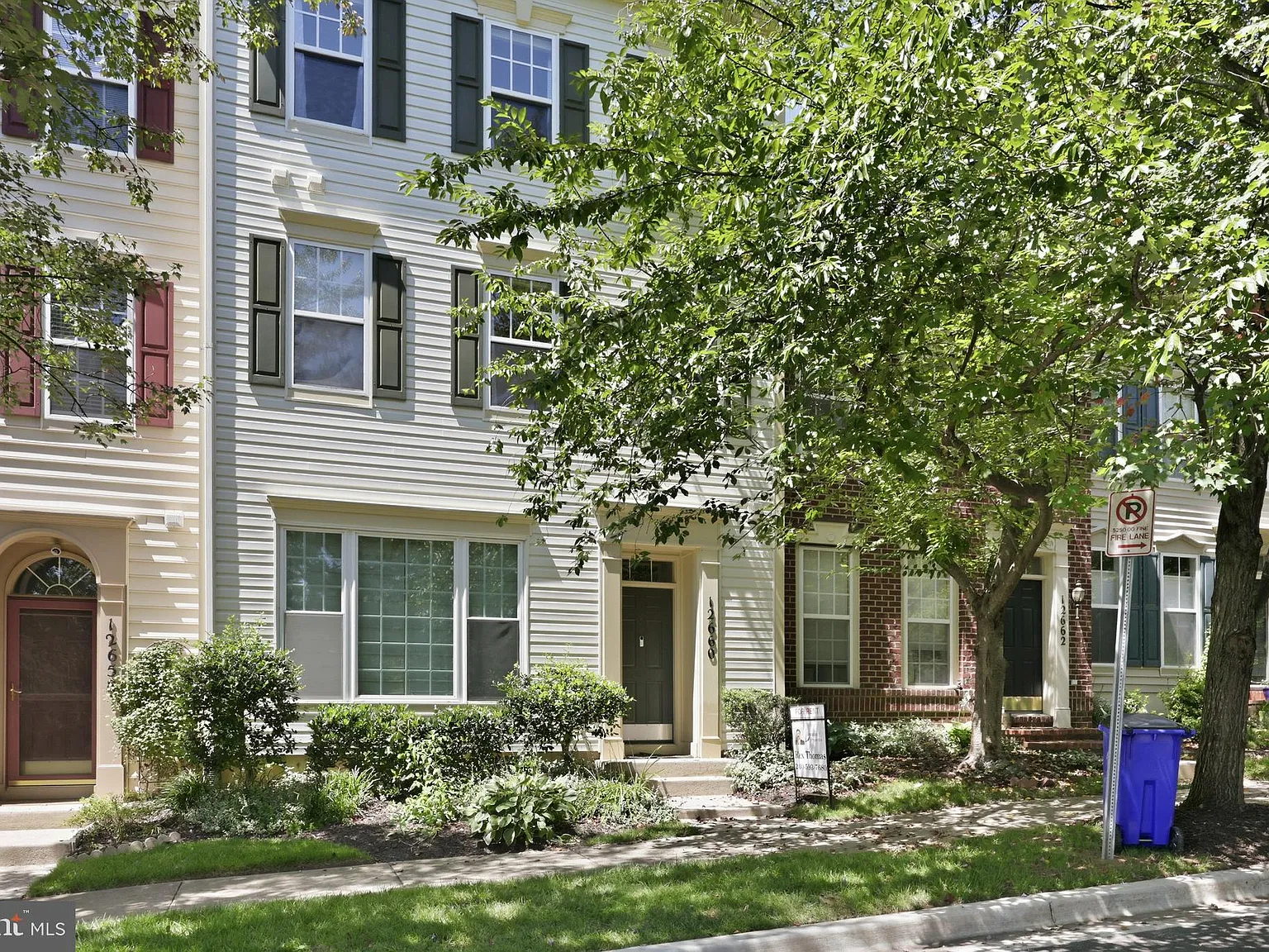 4 bed, 2.5 bath, 2640 sqft, $3,200 — Photo 2