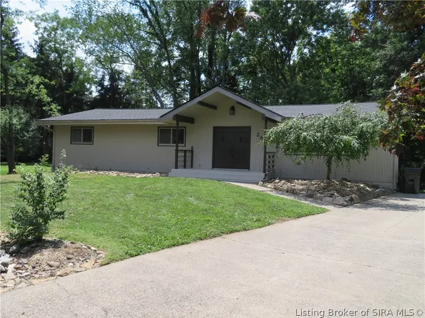 26 Portage Place, Jeffersonville, IN 47130