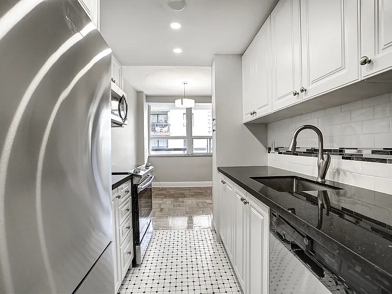 96 Jameson Ave — Photo 3