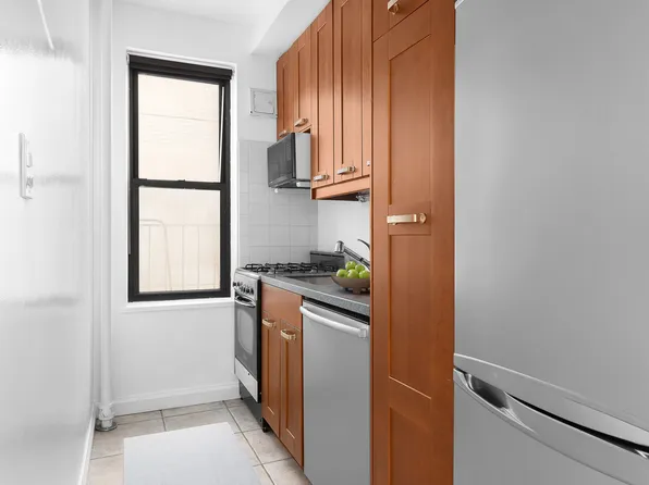 222 East 35th Street image 1 of 1