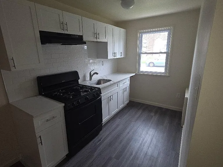 529 Wiltshire Rd — Photo 3