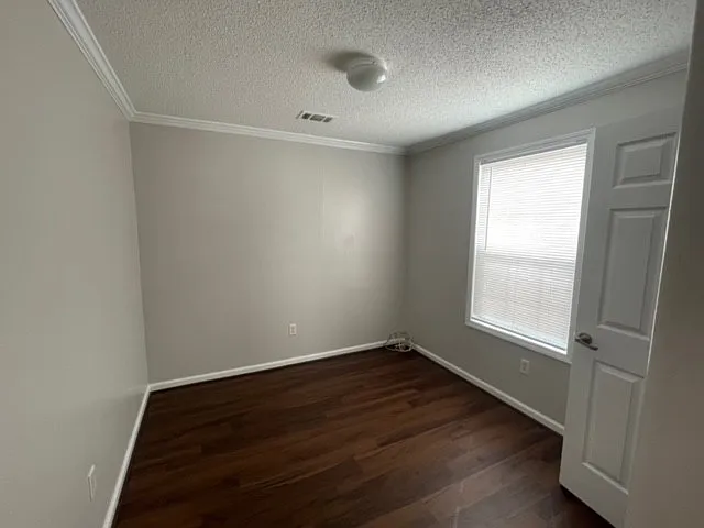 4327 Queensboro Ave S — Photo 6