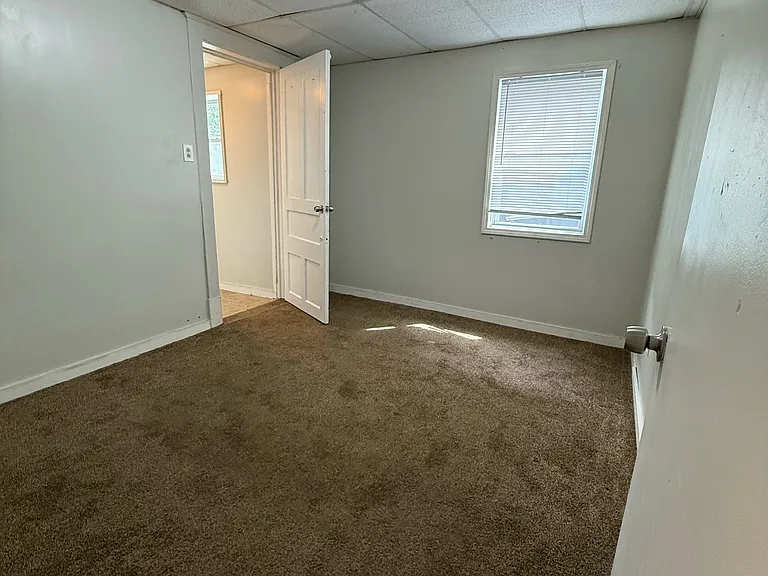 213 S Pleasant St — Photo 4