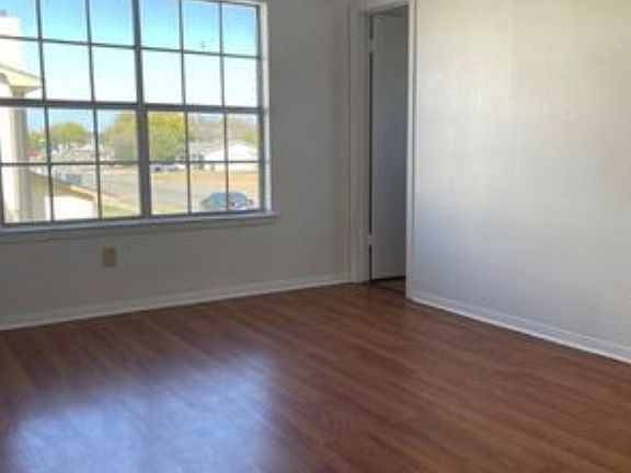 4th image of 1805 Cedarhill Dr #A