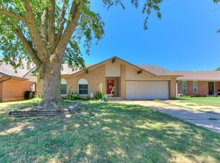 1205 N Southminster St, Moore, OK 73160