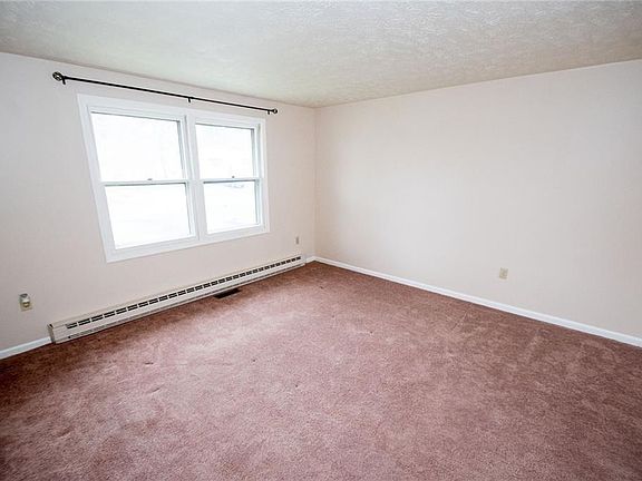 2nd image of 1714 Apple Hollow Ln