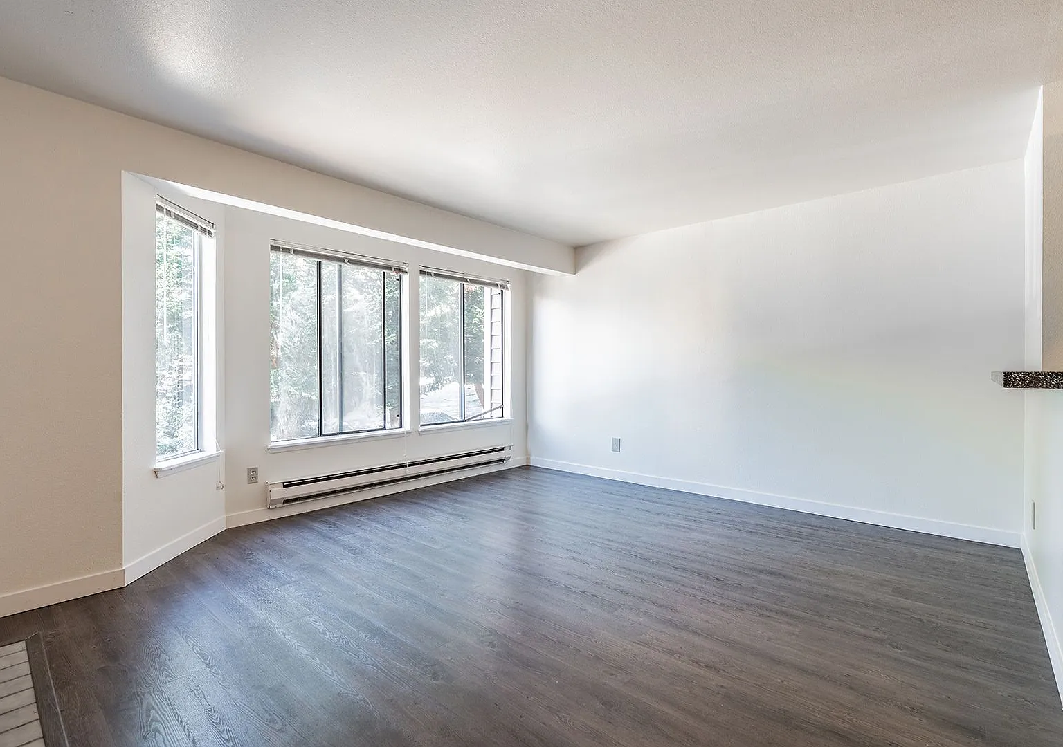 Elliott Place Apartments — Photo 2