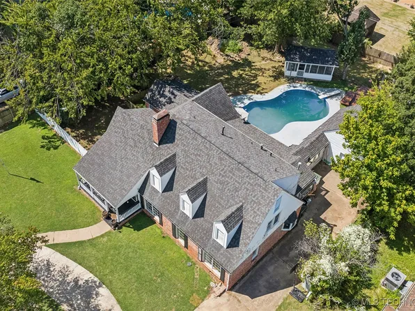 916 N Main St, Sand Springs, OK 74063