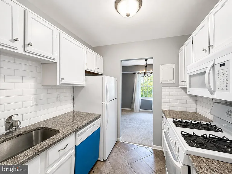 3830 Lyndhurst Dr #303 — Photo 3