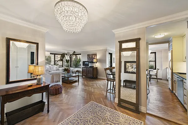 Sold by Nest Seekers International | media 12