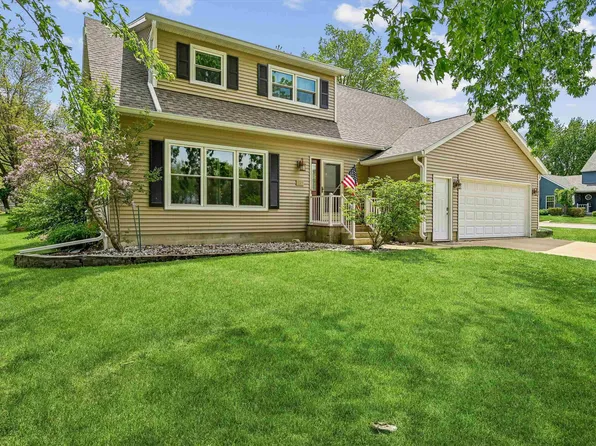 1211 Country Meadows Dr, Waverly, IA 50677