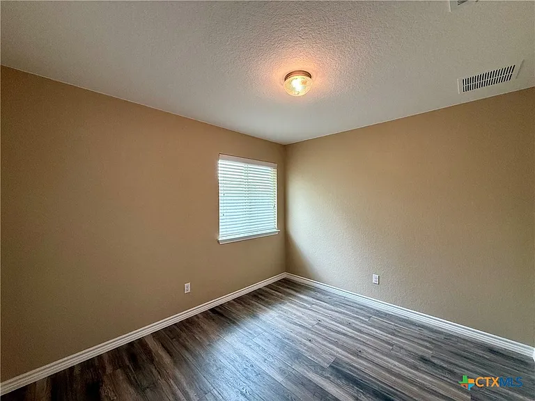 101 Salas Dr — Photo 8