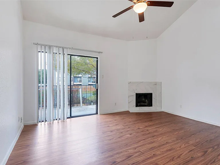 10811 Richmond Ave #101 — Photo 4
