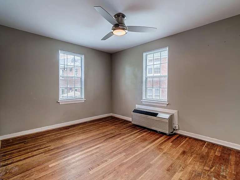 109 E Glebe Rd #C — Photo 6