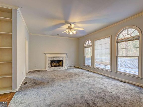 5th image of 980 Laurel Springs Ln SW