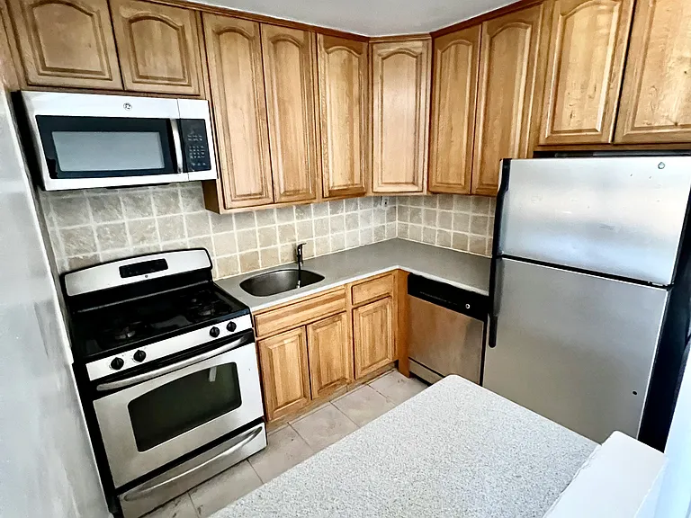 44-30 Douglaston Pkwy #6C — Photo 15