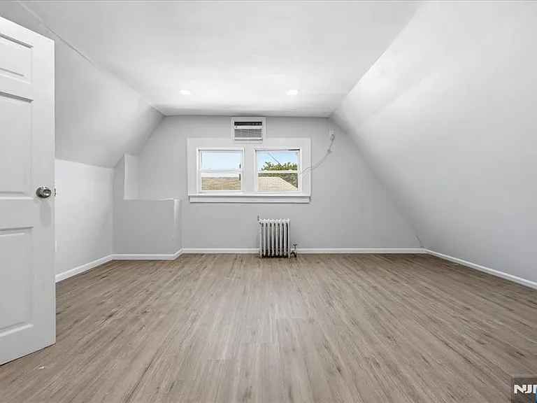 90 Dewitt Pl — Photo 11