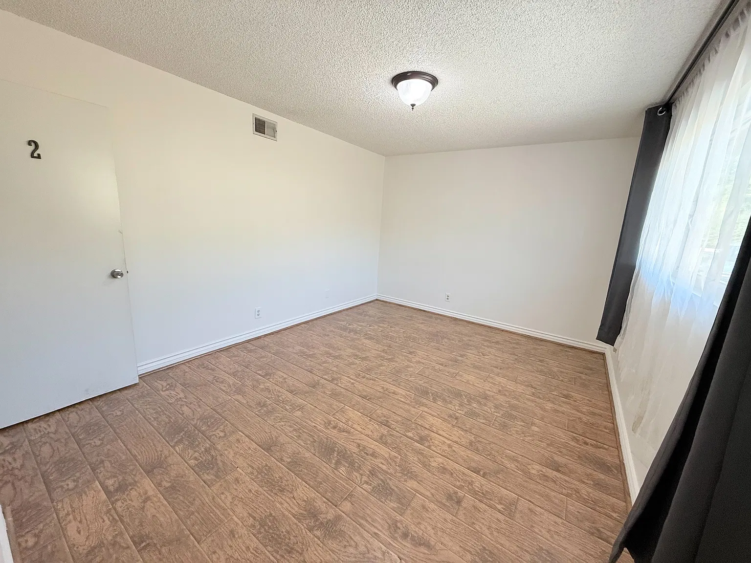 8 bed, 8.5 bath, $1,000 — Photo 3