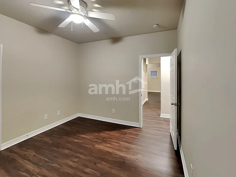 504 Forest Glen St — Photo 17