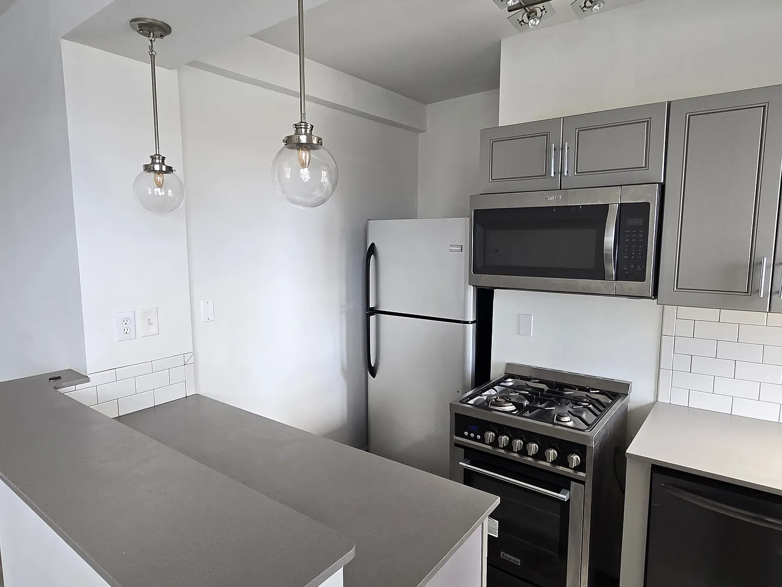 Studio, 414 sqft, $850 — Photo 4