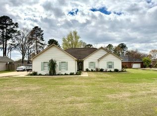 105 Fox Dr, Fulton, MS 38843