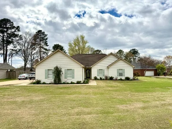 105 Fox Dr, Fulton, MS 38843