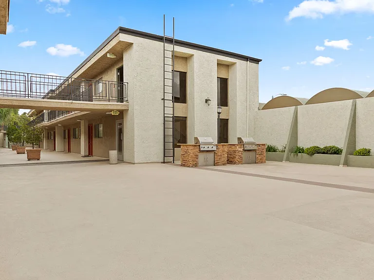 Topanga Terrace Building
