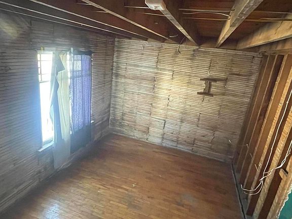 4th image of 304 E Truman St