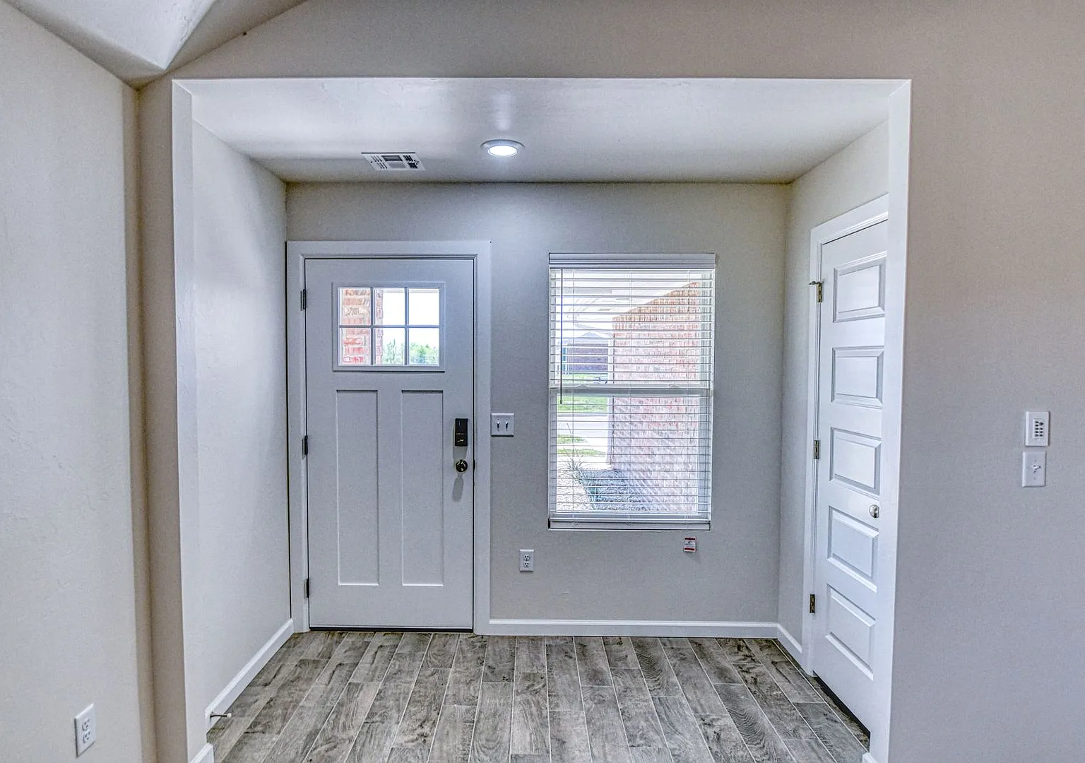 New Construction in Varenna Landing! Storm shelter and lawn care included! — Photo 3